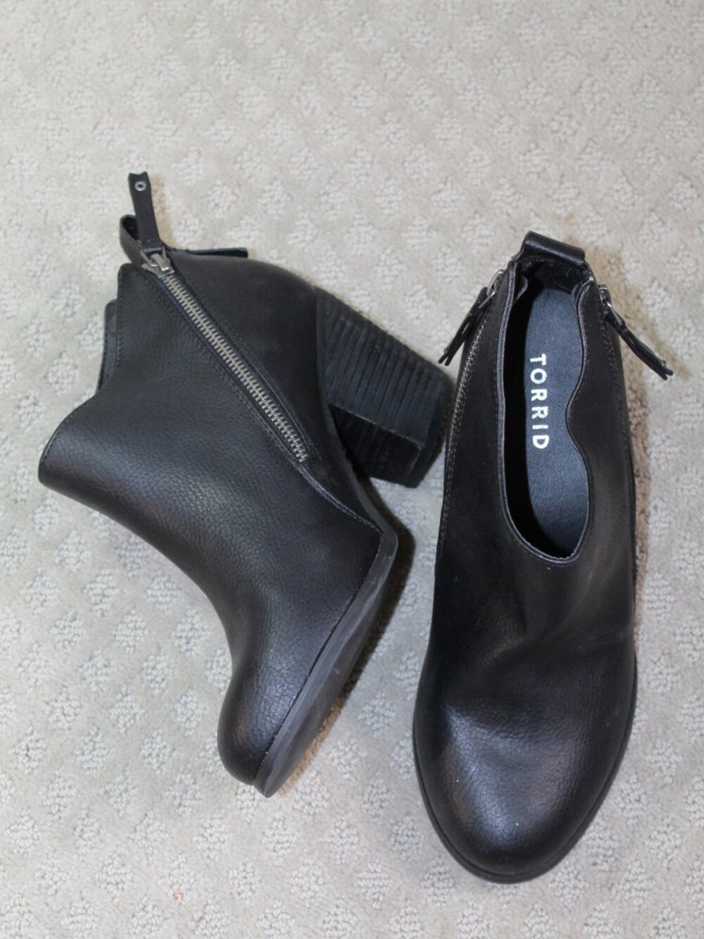 Torrid Women's Size 9WW Black Faux Leather Ankle Bootie Side Zip Round Toe